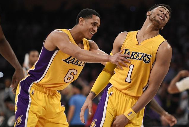  兰德尔两双带队尼克斯击败活塞伯克斯替补贡献关键得分